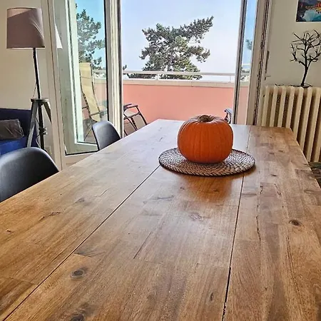 Homestay Bedrooms Floor With Beautiful View Lausanne